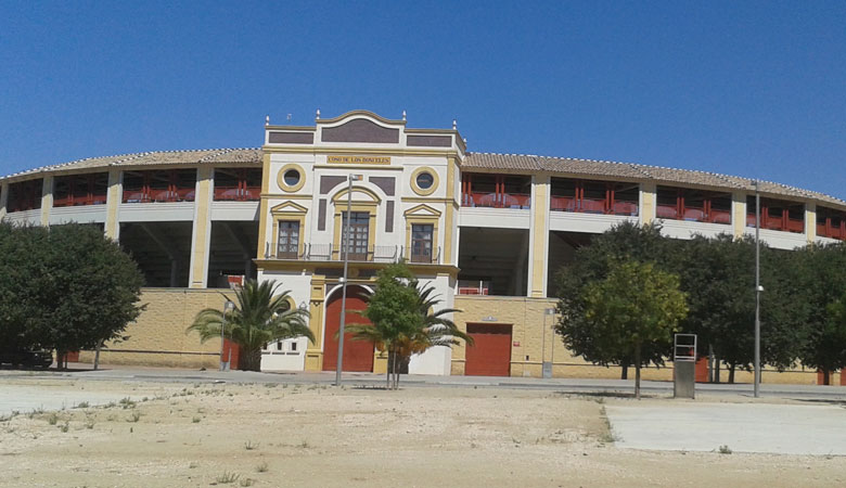 Frontal de la Plaza de toros de Lucena